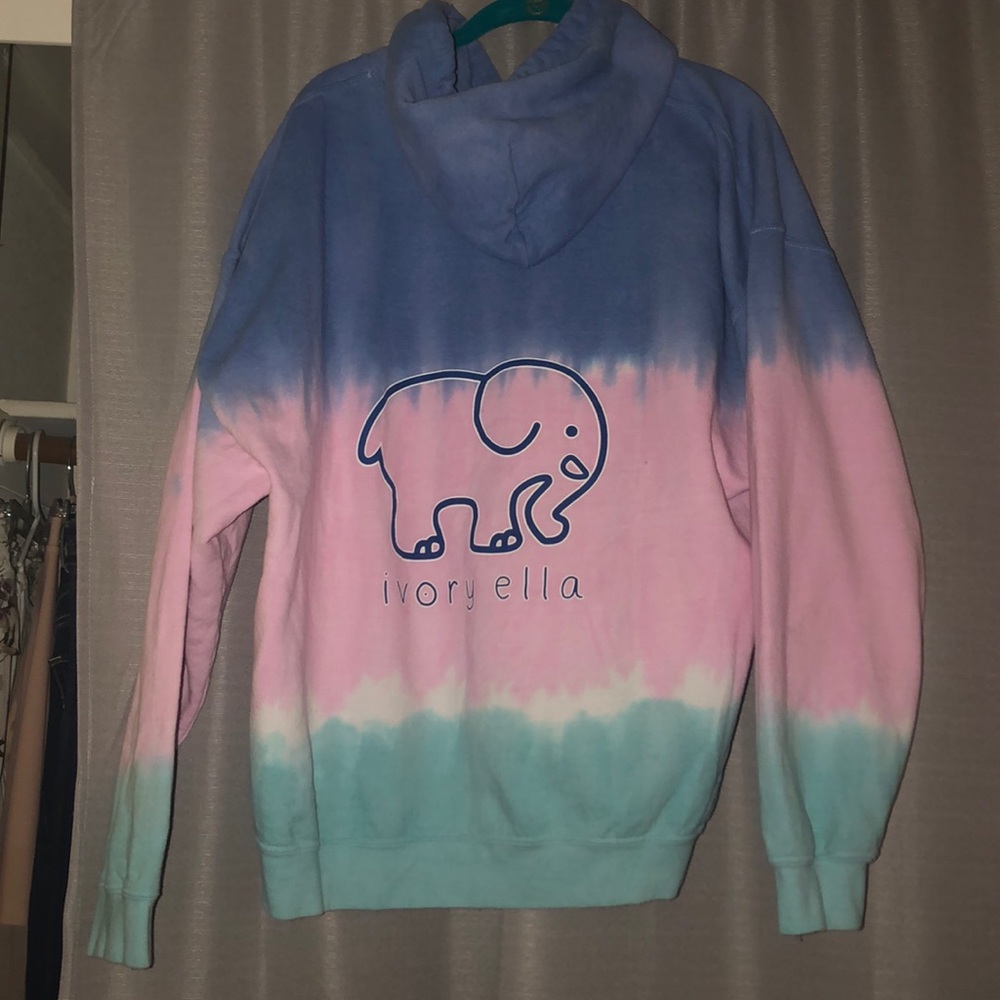 RARE ivory Ella sweatshirt!